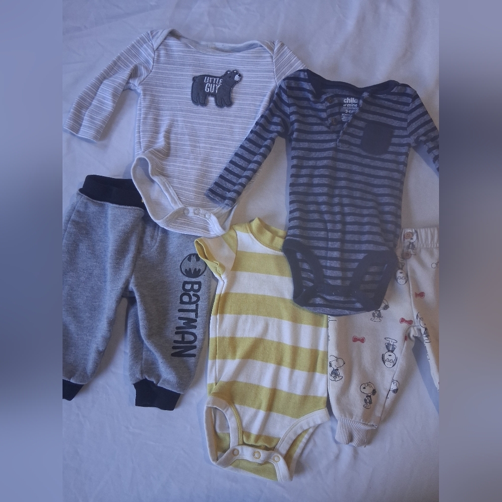 5 Piece 3-6m Clothing Lot. Includes Peanuts, Batman, And Carters.